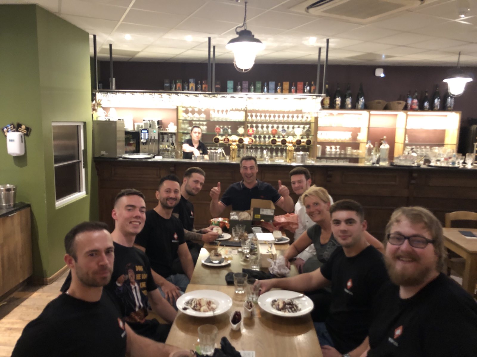 Cyber security team aan het dineren in restaurant